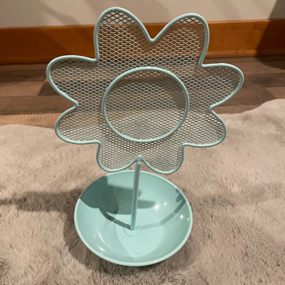 Flower jewelry holder